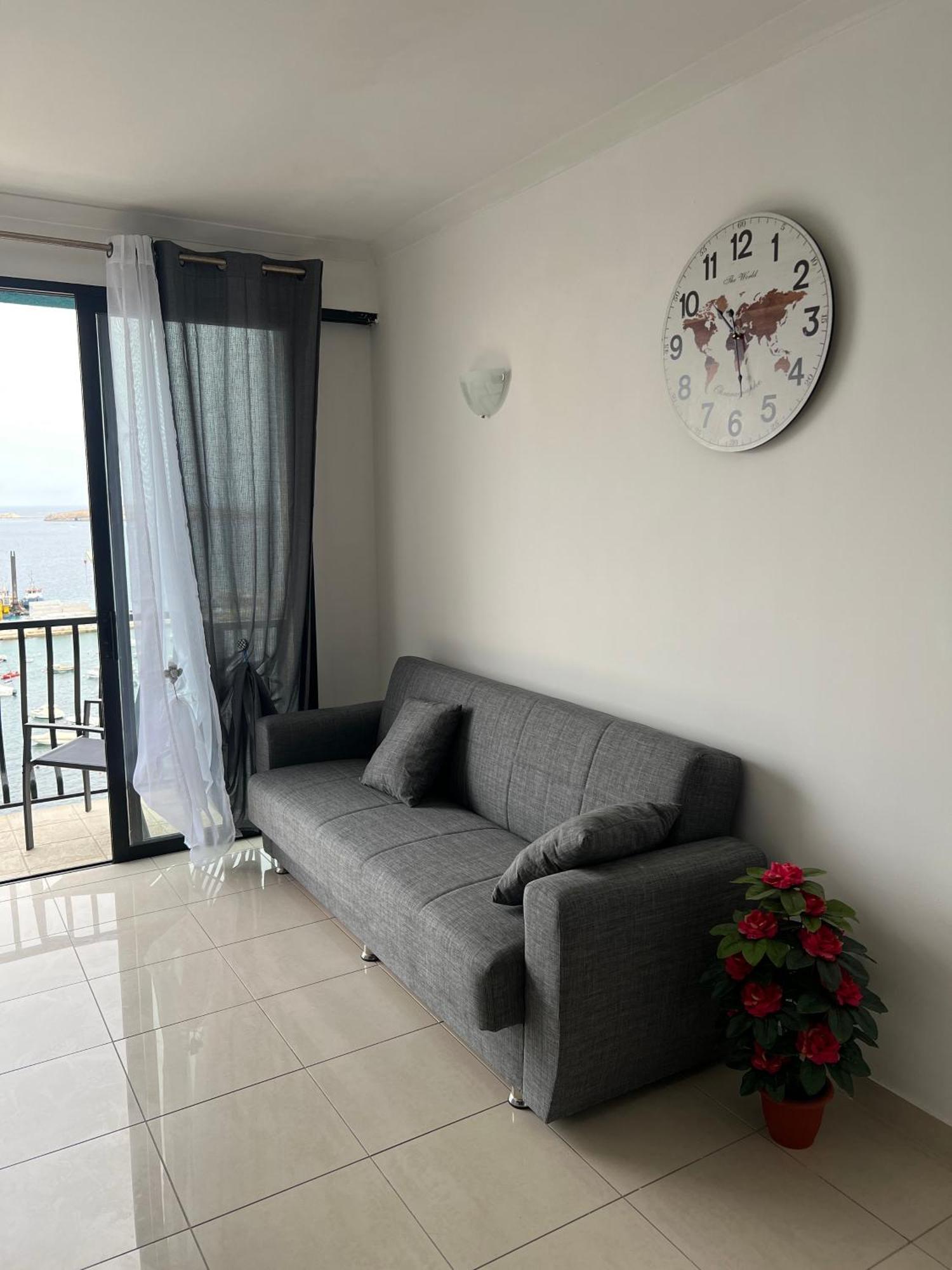 Апартаменти Sea View Penthouse Сент-Полс-Бей Екстер'єр фото