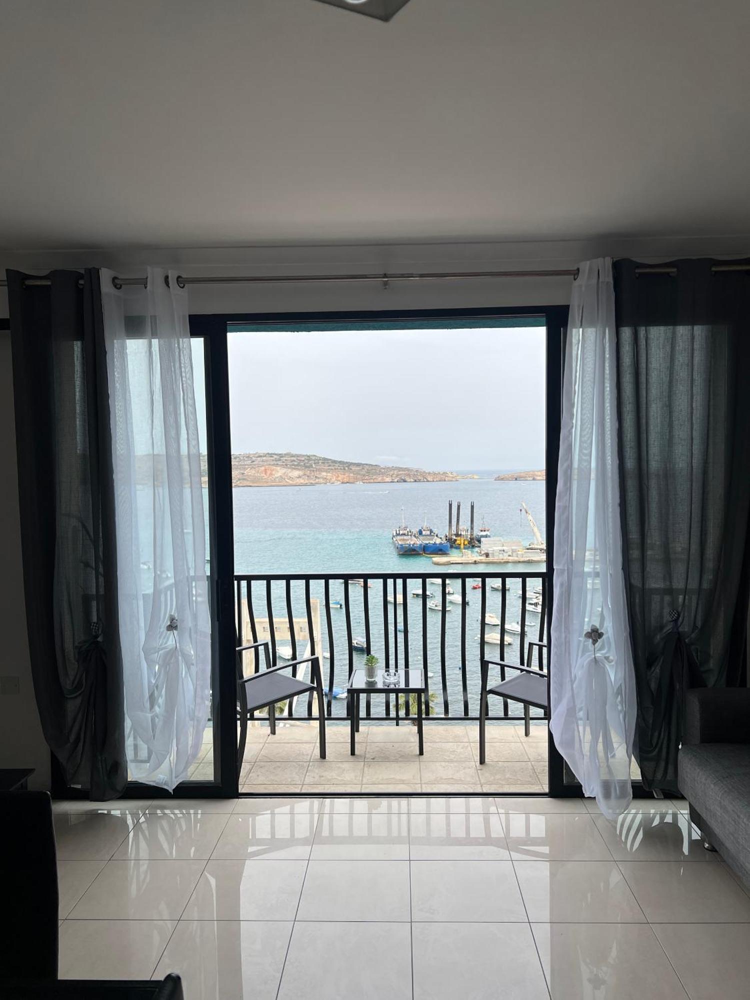 Апартаменти Sea View Penthouse Сент-Полс-Бей Екстер'єр фото