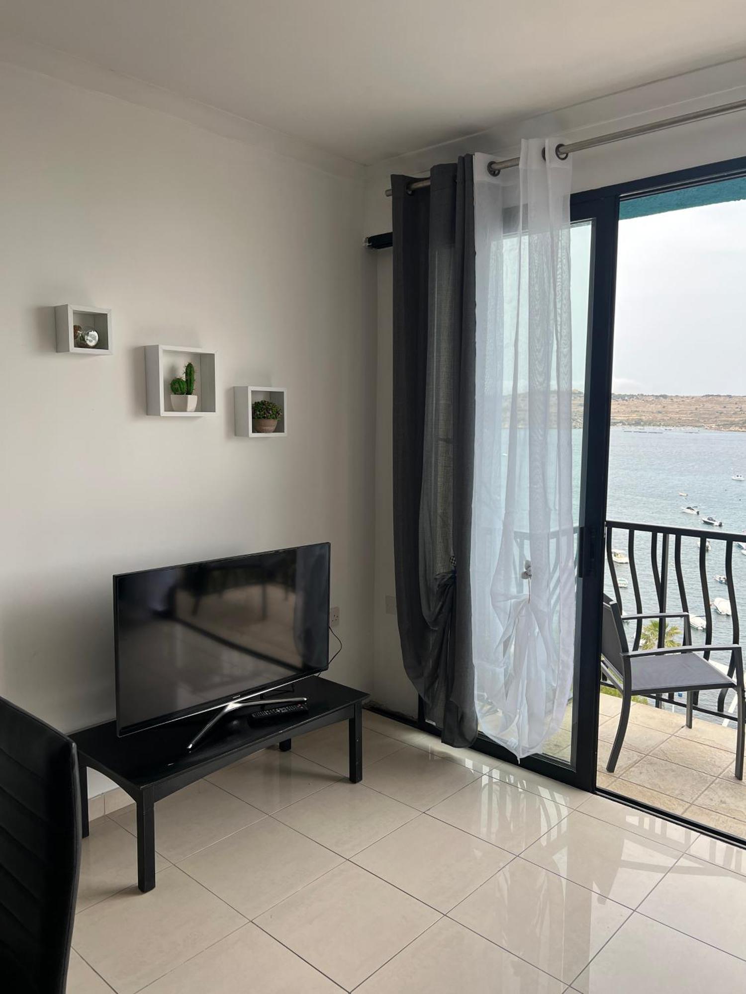 Апартаменти Sea View Penthouse Сент-Полс-Бей Екстер'єр фото