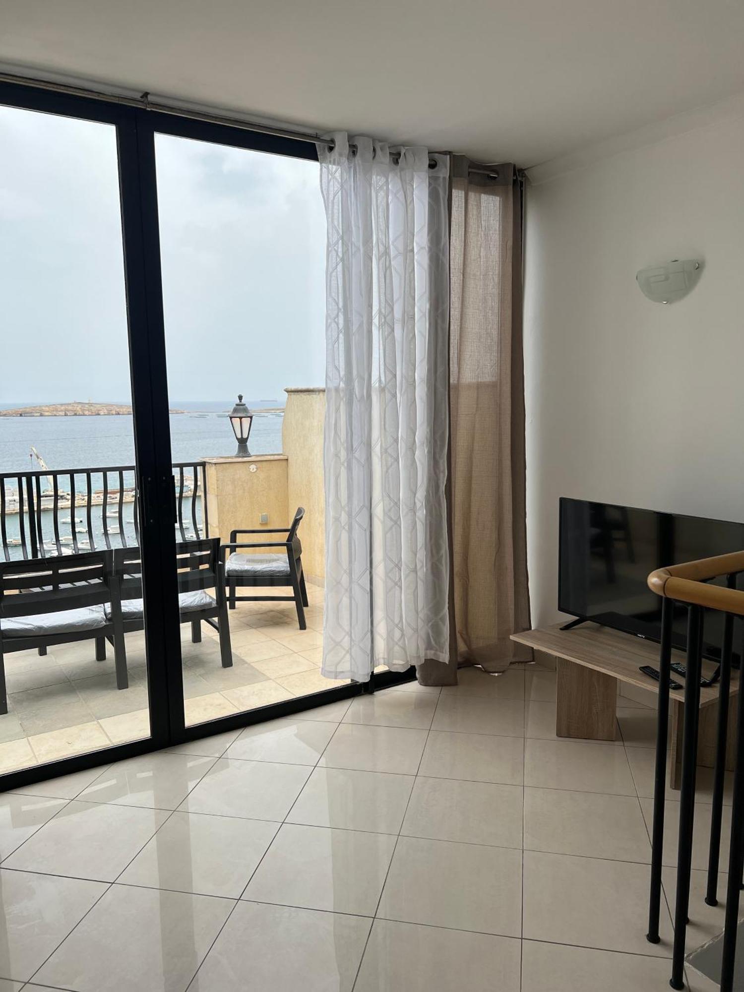 Апартаменти Sea View Penthouse Сент-Полс-Бей Екстер'єр фото